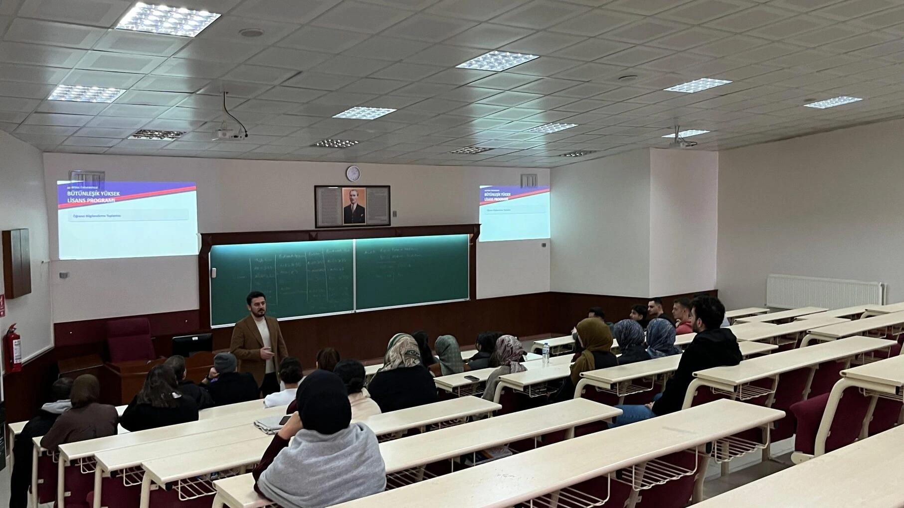 Almanya'da yüksek lisans yapan öğrenciler için kampüs görseli